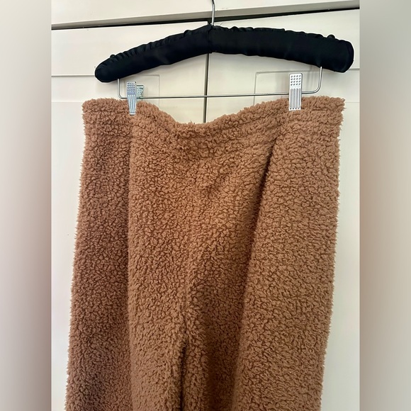 šš SKIMS ⨠Teddy TrackĀ Pants Sherpa āØTigers Eyeā
⨠WideāLeg ⨠Large ⨠NWT!! - Picture 13 of 17